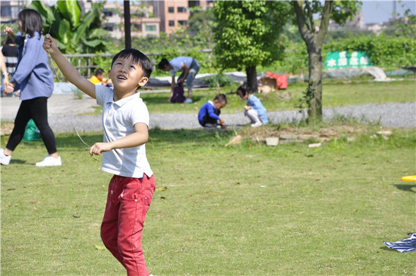 小小风筝手