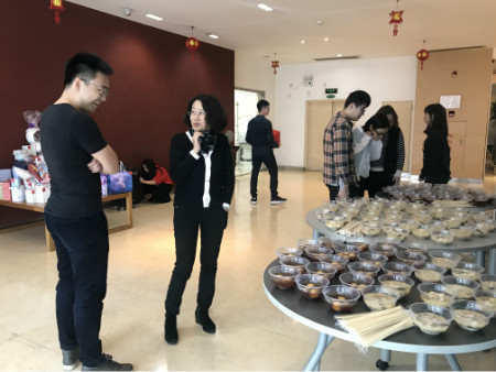 王姐：“这汤圆一定很好吃！”